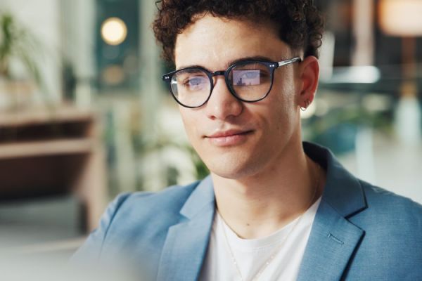 Dekoratives Bild: Mann mit Brille